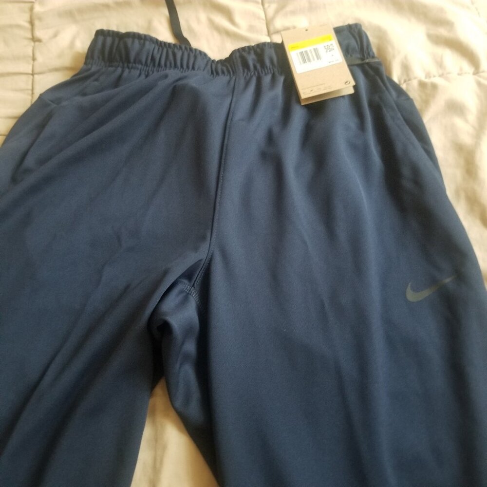 Mens NWT Nike training pants size Small